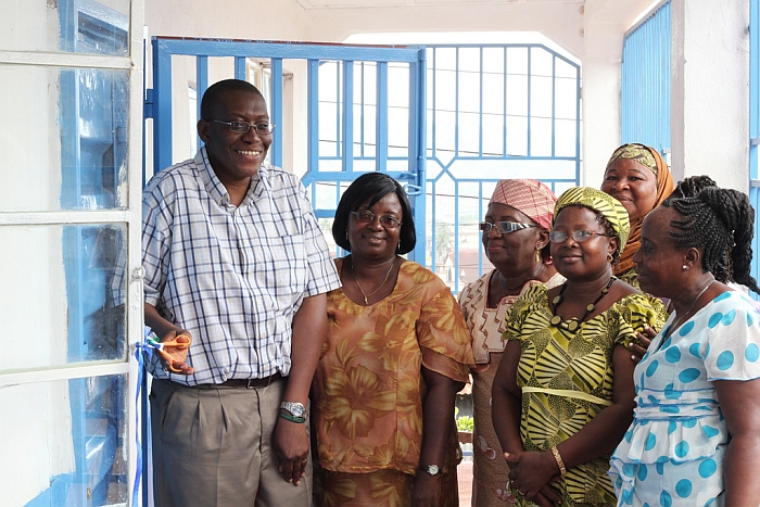 Sylvester cuts ribbon opening the computer lab - May 2011