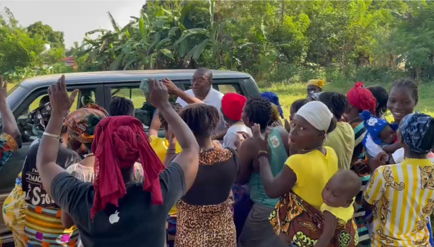 The people of Kamawornie village welcome Sylvester